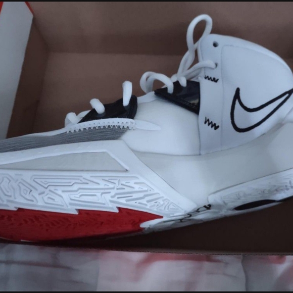 Kyrie Infinity - Picture 4 of 6